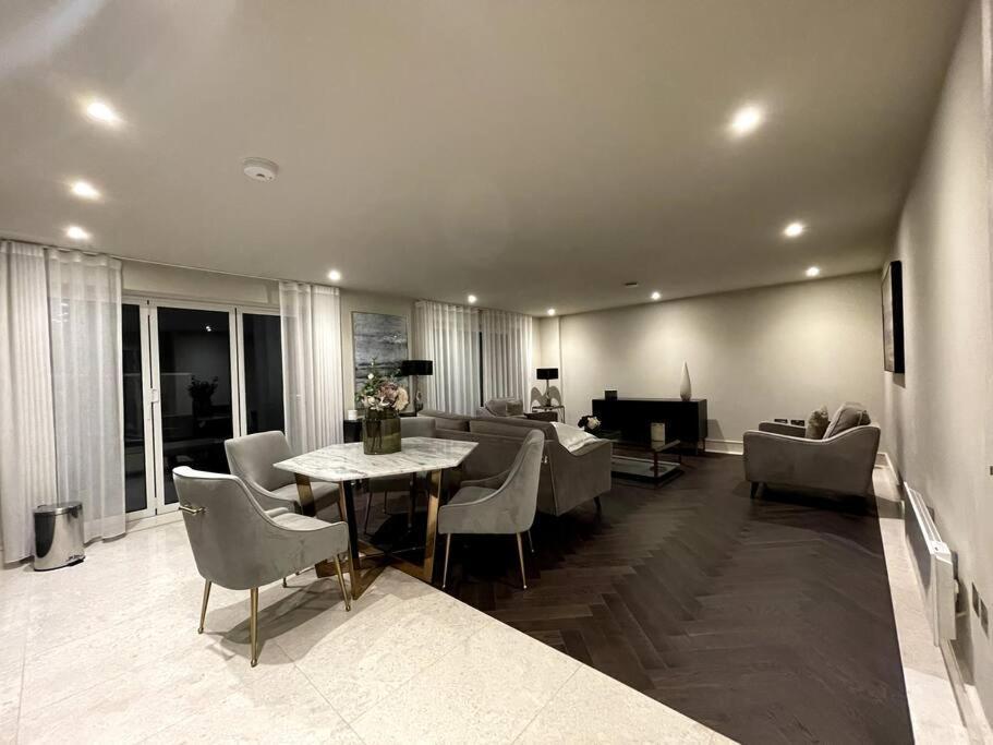 Apartamento 2Br Urban Vista Retreat Chcl F7 Chigwell Exterior foto